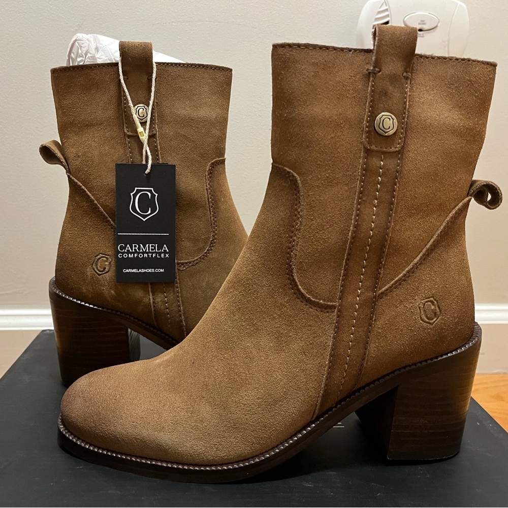 NWT Carmela suede booties